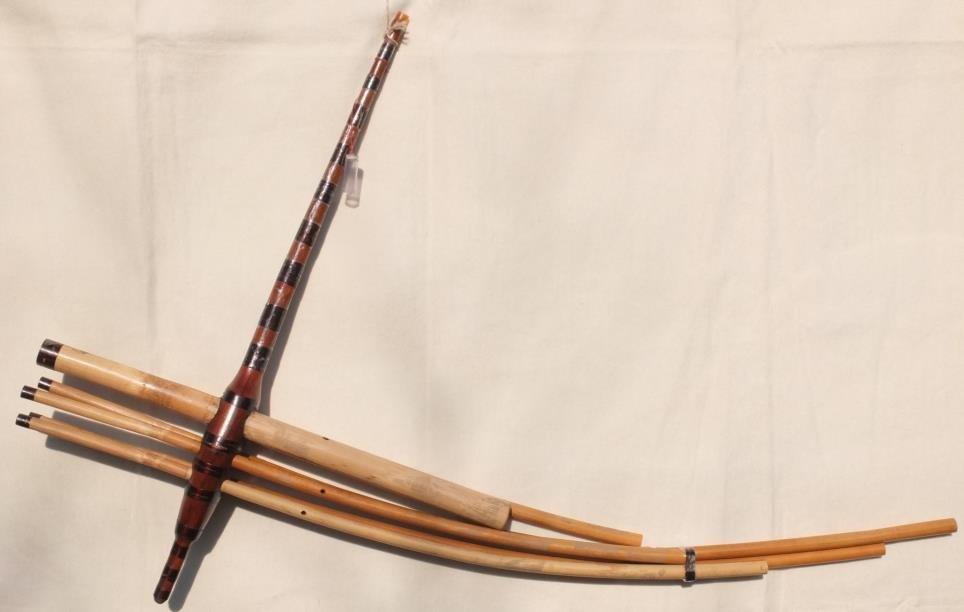 A Hmong khaen with five pipes and a drone pipe.